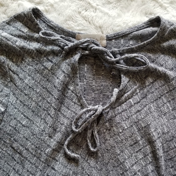 Altar'd State Blue Gray Tie Front Longsleeve Top M - Picture 3 of 7